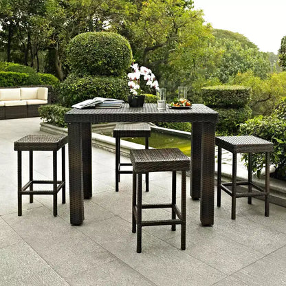 Set da pranzo Palm Harbor a 5 pezzi in vimini da esterno altezza bancone - Marrone - Crosley: Telaio in acciaio, resistente ai raggi UV, senza cuscini
