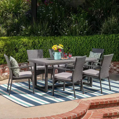 Set da pranzo da esterni in vimini Westley da 7 pz - Grigio - Christopher Knight Home: Struttura in ferro, Cuscini resistenti all'acqua, 6 sedie con braccioli