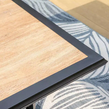 Set da pranzo per patio in metallo da 7 pezzi con tavolo rettangolare con ombrellone e 6 sedie impilabili - Captiva Designs