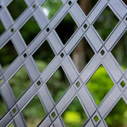 Set da patio 5 pezzi con tavolo quadrato grigliato in metallo da 94 cm con foro per ombrellone e sedie con braccioli - Captiva Designs: Set di mobili da esterno