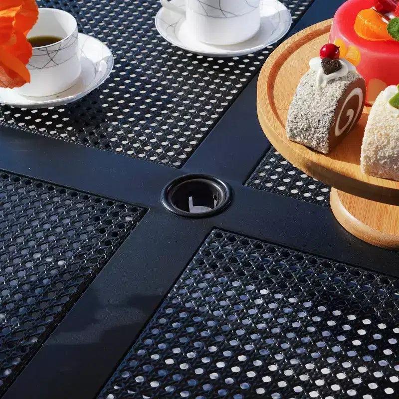Set da pranzo quadrato 5 pezzi in metallo per interni/esterni con sedie a braccioli e foro per ombrellone - Captiva Designs: Set resistente alle intemperie