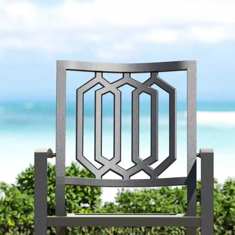 Set da pranzo per esterni da 5 pezzi con sedie impilabili e tavolo rotondo in metallo con foro per ombrellone - Nero - Captiva Designs: Set da patio resistente alle intemperie