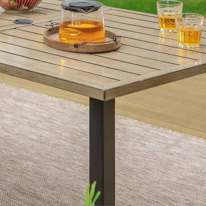 Ensemble de salle à manger d'extérieur 7 pièces Captiva Designs avec plateau imitation bois et chaises de jardin rembourrées en métal