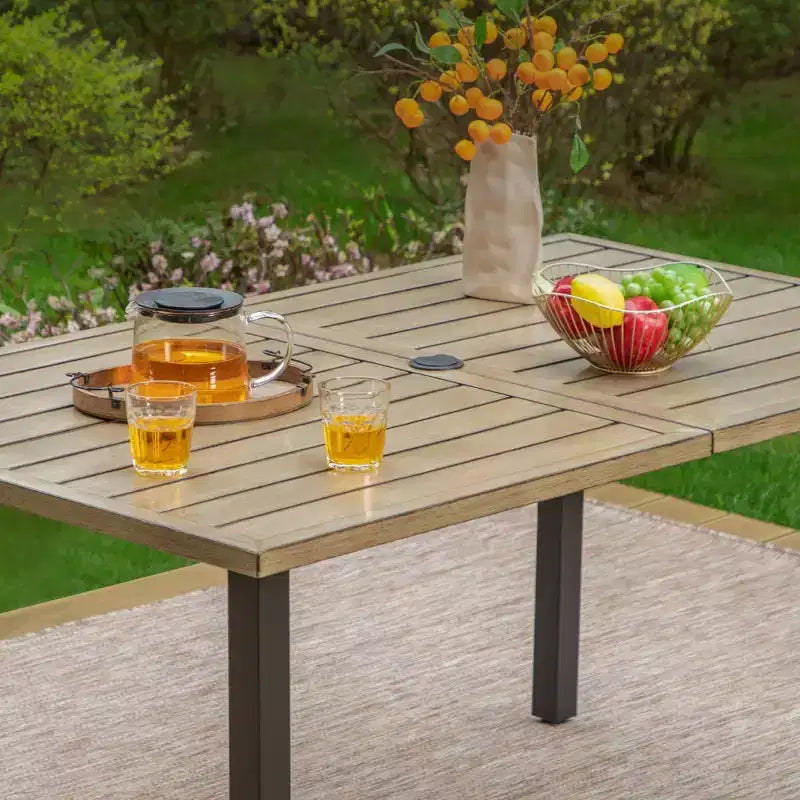 Ensemble de salle à manger d'extérieur 7 pièces Captiva Designs avec plateau imitation bois et chaises de jardin rembourrées en métal