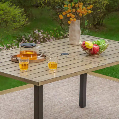 Ensemble de salle à manger d'extérieur 7 pièces Captiva Designs avec plateau imitation bois et chaises de jardin rembourrées en métal