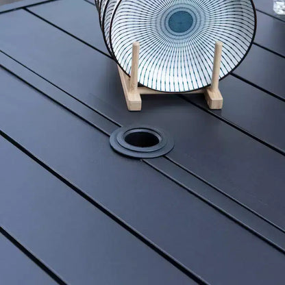 Set da pranzo da esterno 7 pezzi con tavolo in acciaio 150x89 cm con foro per ombrellone da 4 cm e sedie con braccioli in acciaio - Nero - Captiva Designs