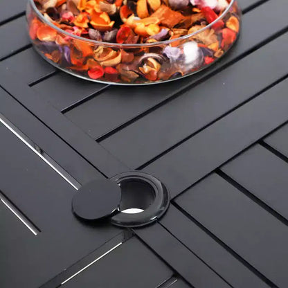 Set da pranzo da esterno da 5 pezzi con tavolo rotondo a doghe in metallo con foro per ombrellone - Captiva Designs: Sedie impilabili, resistenti alla ruggine