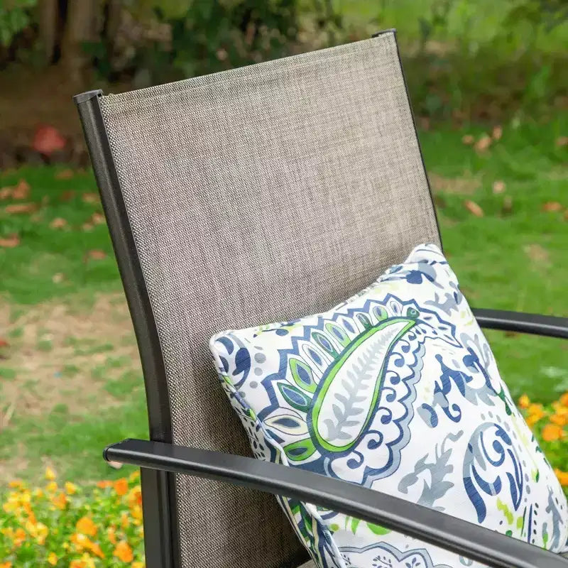 Ensemble de salle à manger de patio 5 pièces avec table en acier avec trou pour parasol de 1,57 po et fauteuils rembourrés - Captiva Designs