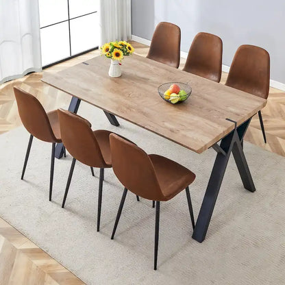 Moderno set da pranzo con tavolo rettangolare nero con base a forma di A e sedie con schienale rotondo