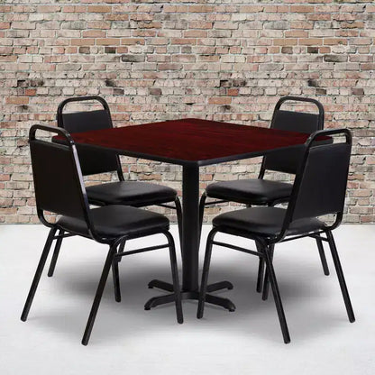 Set tavolo Emma and Oliver con base a X laminata quadrata da 36 con 4 sedie da banchetto