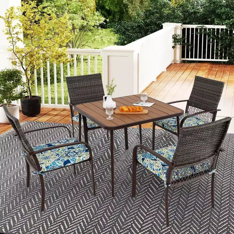 Costway Ensemble de salle à manger d'extérieur 5 pièces avec plateau de table en bois-plastique et trou pour parasol pour jardin
