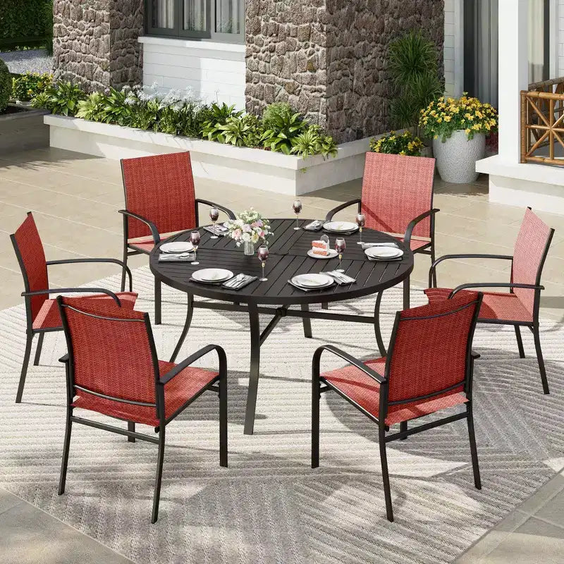 Captiva Designs Set 7 pezzi Tavolo Tondo in Acciaio Nero a Doghe con Foro per Ombrellone e Sedie in Textilene