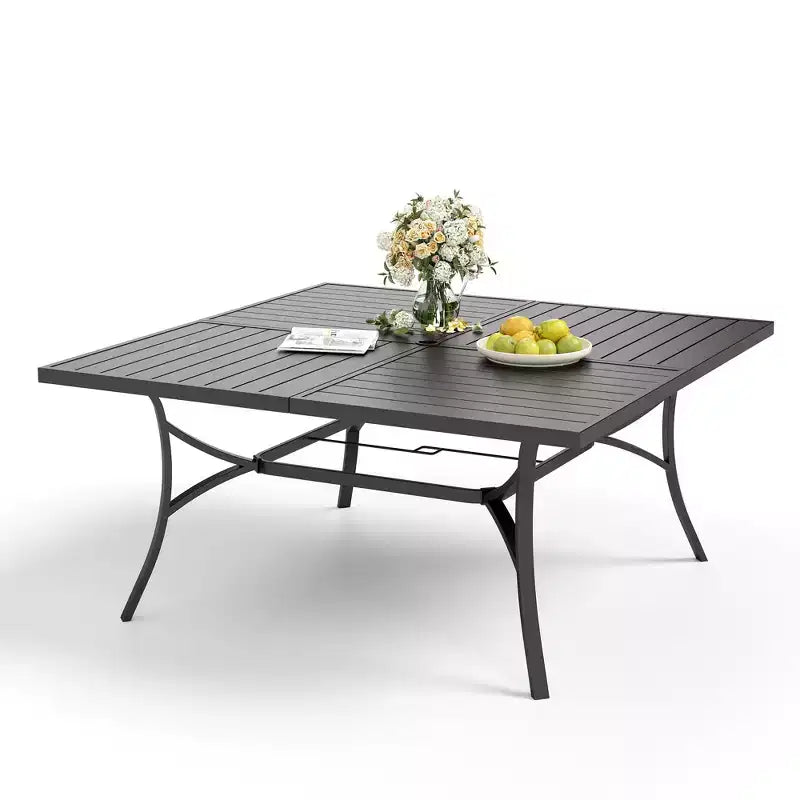 Captiva Designs Ensemble 9 pièces Table carrée spacieuse à lattes en métal avec trou pour parasol et chaises pliantes inclinables en textilène