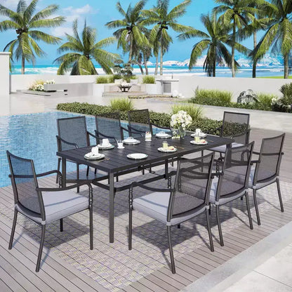 Captiva Designs Ensemble de 9 pièces, table rectangulaire spacieuse en métal à lattes avec trou pour parasol et chaises fixes en acier avec accoudoirs en forme de calebasse.