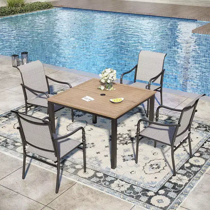 Captiva Designs Set da pranzo da 5 pezzi per patio con tavolo in acciaio con foro per ombrellone e sedie con braccioli in textilene grigio
