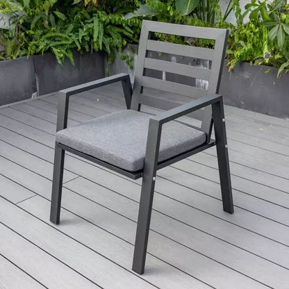Ensemble de salle à manger d'extérieur 5 pièces LeisureMod Chelsea, table à manger ronde en aluminium de 48 pouces et 4 fauteuils de salle à manger