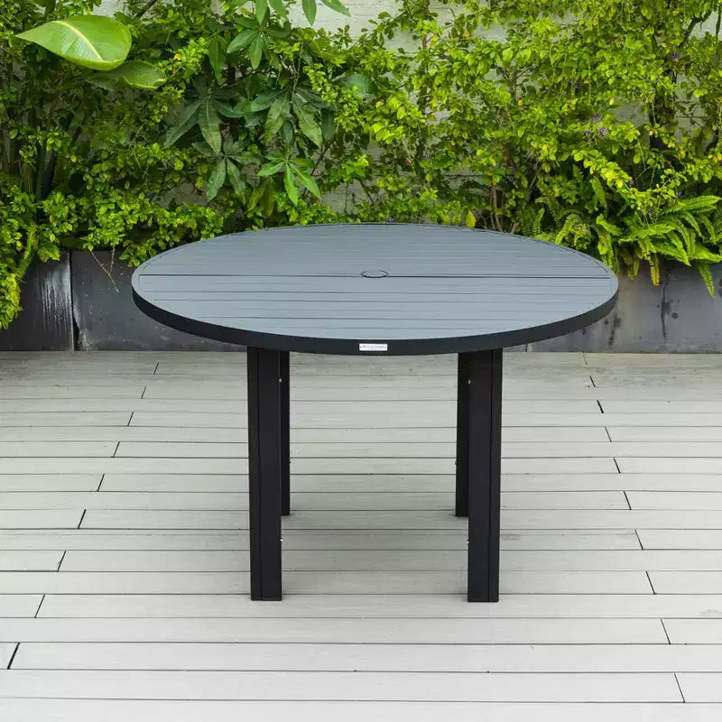 Ensemble de salle à manger d'extérieur 5 pièces LeisureMod Chelsea, table à manger ronde en aluminium de 48 pouces et 4 fauteuils de salle à manger