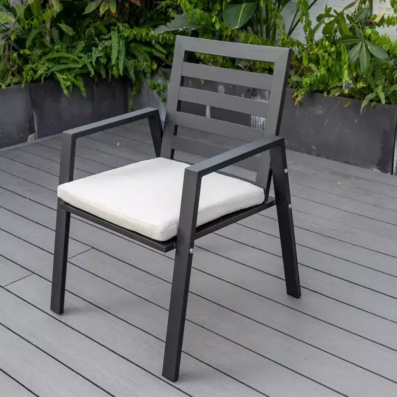 Ensemble de salle à manger d'extérieur 5 pièces LeisureMod Chelsea, table à manger ronde en aluminium de 48 pouces et 4 fauteuils de salle à manger
