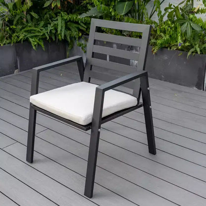 Ensemble de salle à manger d'extérieur 5 pièces LeisureMod Chelsea, table à manger ronde en aluminium de 48 pouces et 4 fauteuils de salle à manger
