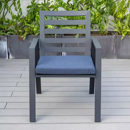 Ensemble de salle à manger d'extérieur 5 pièces LeisureMod Chelsea, table à manger ronde en aluminium de 48 pouces et 4 fauteuils de salle à manger