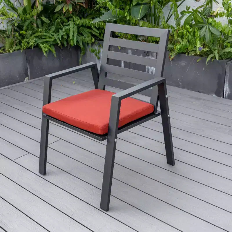 Ensemble de salle à manger d'extérieur 5 pièces LeisureMod Chelsea, table à manger ronde en aluminium de 48 pouces et 4 fauteuils de salle à manger