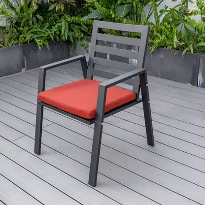 Ensemble de salle à manger d'extérieur 5 pièces LeisureMod Chelsea, table à manger ronde en aluminium de 48 pouces et 4 fauteuils de salle à manger