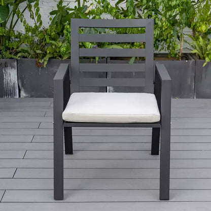 Ensemble de salle à manger d'extérieur 5 pièces LeisureMod Chelsea, table à manger ronde en aluminium de 48 pouces et 4 fauteuils de salle à manger