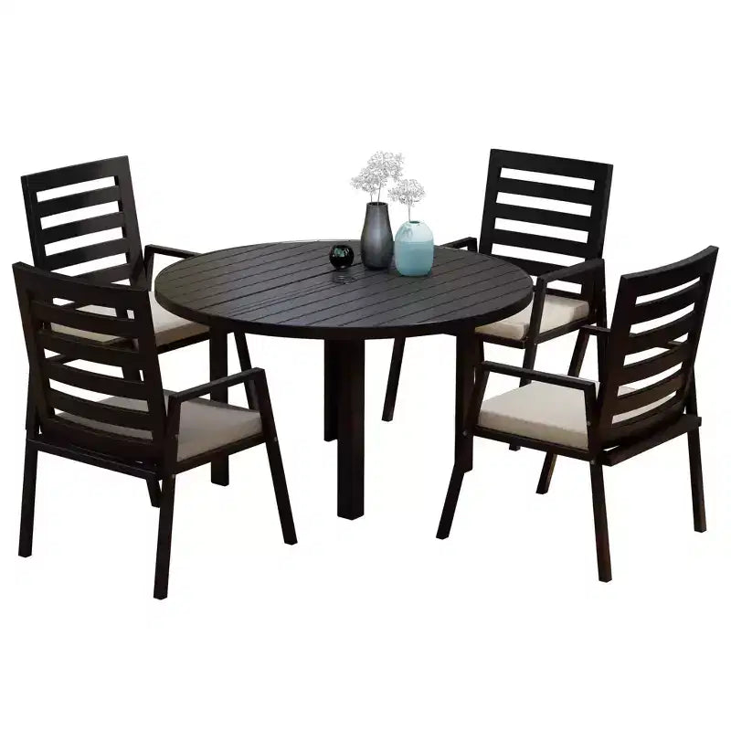 Ensemble de salle à manger d'extérieur 5 pièces LeisureMod Chelsea, table à manger ronde en aluminium de 48 pouces et 4 fauteuils de salle à manger