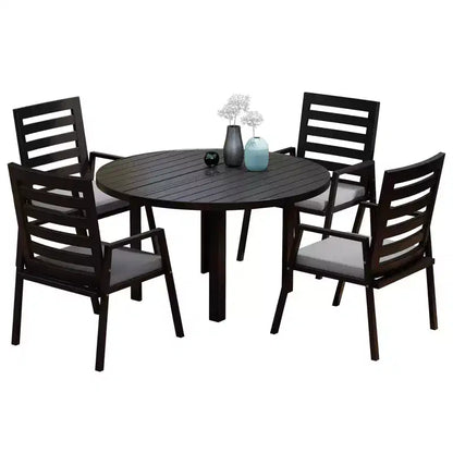 Ensemble de salle à manger d'extérieur 5 pièces LeisureMod Chelsea, table à manger ronde en aluminium de 48 pouces et 4 fauteuils de salle à manger