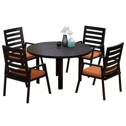 Ensemble de salle à manger d'extérieur 5 pièces LeisureMod Chelsea, table à manger ronde en aluminium de 48 pouces et 4 fauteuils de salle à manger