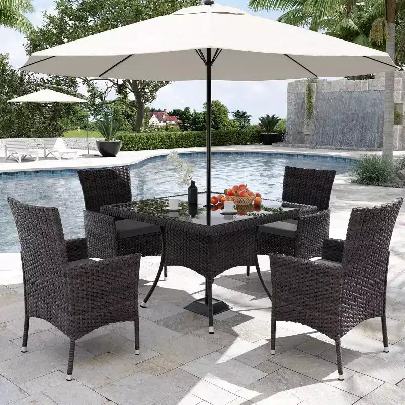 ALAULM Ensemble de mobilier de patio pour l'extérieur, ensemble de table et chaises de salle à manger de patio en rotin en osier, table carrée en verre trempé avec ensemble parapluie
