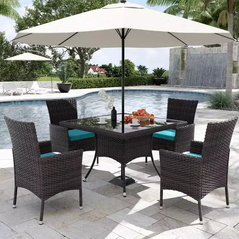 ALAULM Ensemble de mobilier de patio pour l'extérieur, ensemble de table et chaises de salle à manger de patio en rotin en osier, table carrée en verre trempé avec ensemble parapluie
