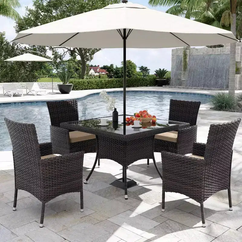 ALAULM Ensemble de mobilier de patio pour l'extérieur, ensemble de table et chaises de salle à manger de patio en rotin en osier, table carrée en verre trempé avec ensemble parapluie