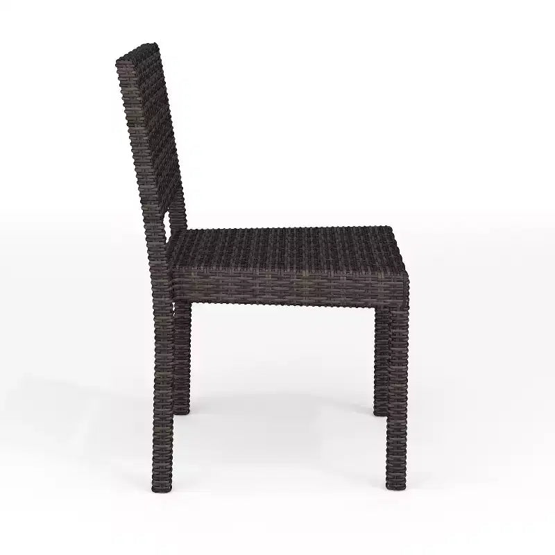 Ensemble repas Martha Stewart Bedford 7 pièces intérieur/extérieur avec 6 chaises de salle à manger empilables et table de patio de 62 pouces avec plateau en bois composite et osier en rotin