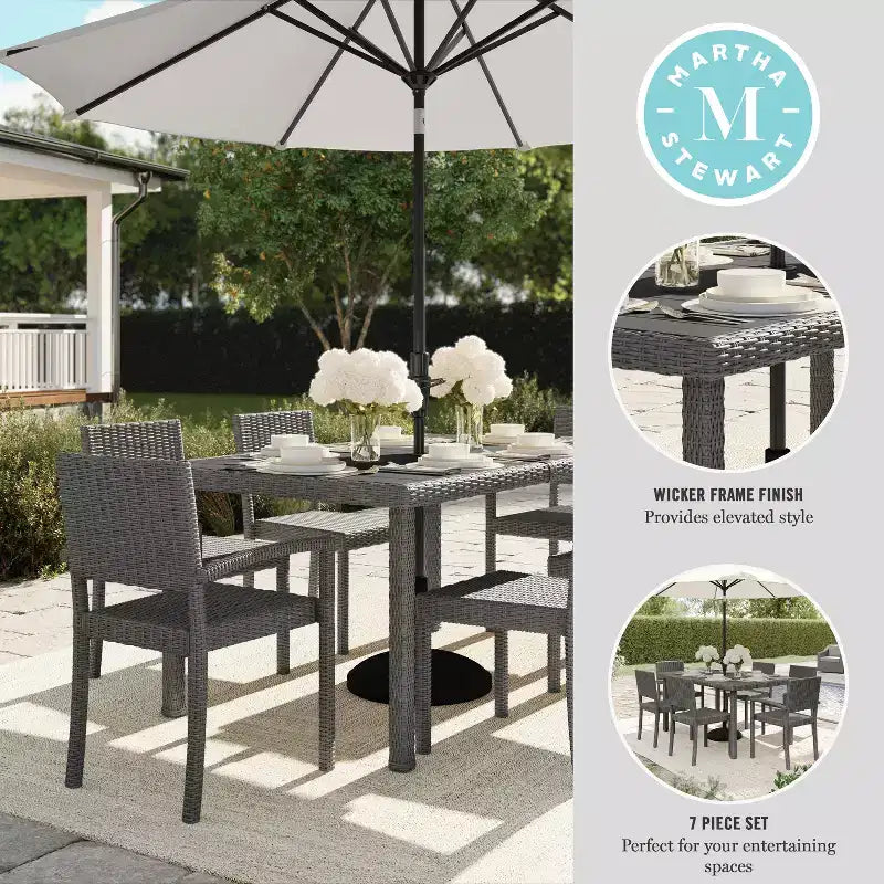 Ensemble repas Martha Stewart Bedford 7 pièces intérieur/extérieur avec 6 chaises de salle à manger empilables et table de patio de 62 pouces avec plateau en bois composite et osier en rotin