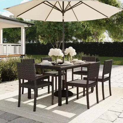 Ensemble repas Martha Stewart Bedford 7 pièces intérieur/extérieur avec 6 chaises de salle à manger empilables et table de patio de 62 pouces avec plateau en bois composite et osier en rotin