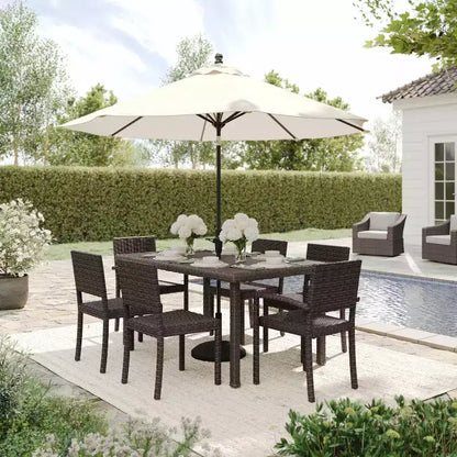 Ensemble repas Martha Stewart Bedford 7 pièces intérieur/extérieur avec 6 chaises de salle à manger empilables et table de patio de 62 pouces avec plateau en bois composite et osier en rotin