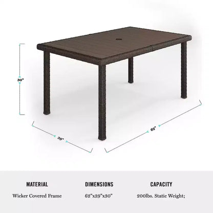 Ensemble repas Martha Stewart Bedford 7 pièces intérieur/extérieur avec 6 chaises de salle à manger empilables et table de patio de 62 pouces avec plateau en bois composite et osier en rotin