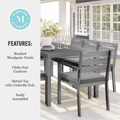 Ensemble de salle à manger d'extérieur Martha Stewart Bedford avec table de 180 cm et 8 chaises avec finition en aluminium brossé aspect bois et coussins résistants aux intempéries