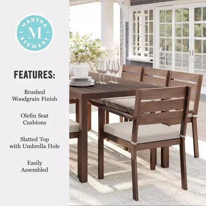 Ensemble de salle à manger d'extérieur Martha Stewart Bedford avec table de 180 cm et 8 chaises avec finition en aluminium brossé aspect bois et coussins résistants aux intempéries