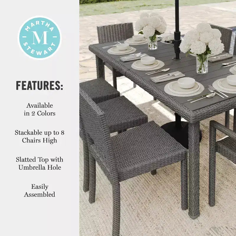 Ensemble de salle à manger intérieur/extérieur Martha Stewart Bedford 9 pièces avec 8 chaises empilables et table de patio 71 po avec plateau en bois composite en osier de rotin