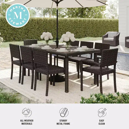 Ensemble de salle à manger intérieur/extérieur Martha Stewart Bedford 9 pièces avec 8 chaises empilables et table de patio 71 po avec plateau en bois composite en osier de rotin