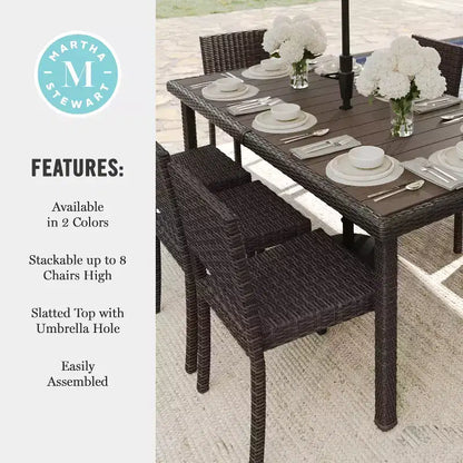 Ensemble de salle à manger intérieur/extérieur Martha Stewart Bedford 9 pièces avec 8 chaises empilables et table de patio 71 po avec plateau en bois composite en osier de rotin