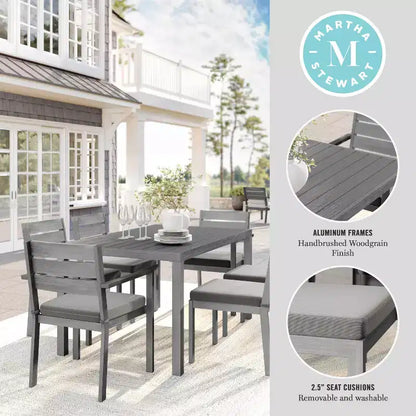 Ensemble de patio intérieur/extérieur Martha Stewart Bedford avec table de 62 po et 6 chaises de salle à manger avec finition en aluminium brossé imitation bois et coussins toutes saisons