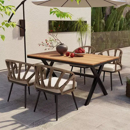 Ensemble extérieur contemporain Whisen avec chaises en rotin PE et table en bois synthétique, idéal pour les jardins et les pelouses