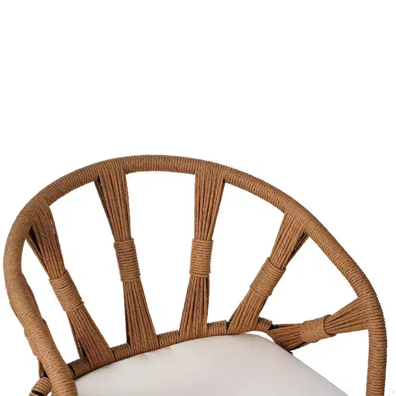 Ensemble extérieur contemporain Whisen avec chaises en rotin PE et table en bois synthétique, idéal pour les jardins et les pelouses