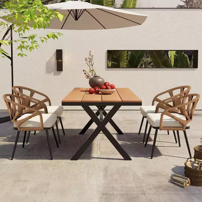 Ensemble extérieur contemporain Whisen avec chaises en rotin PE et table en bois synthétique, idéal pour les jardins et les pelouses