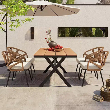 Ensemble extérieur contemporain Whisen avec chaises en rotin PE et table en bois synthétique, idéal pour les jardins et les pelouses