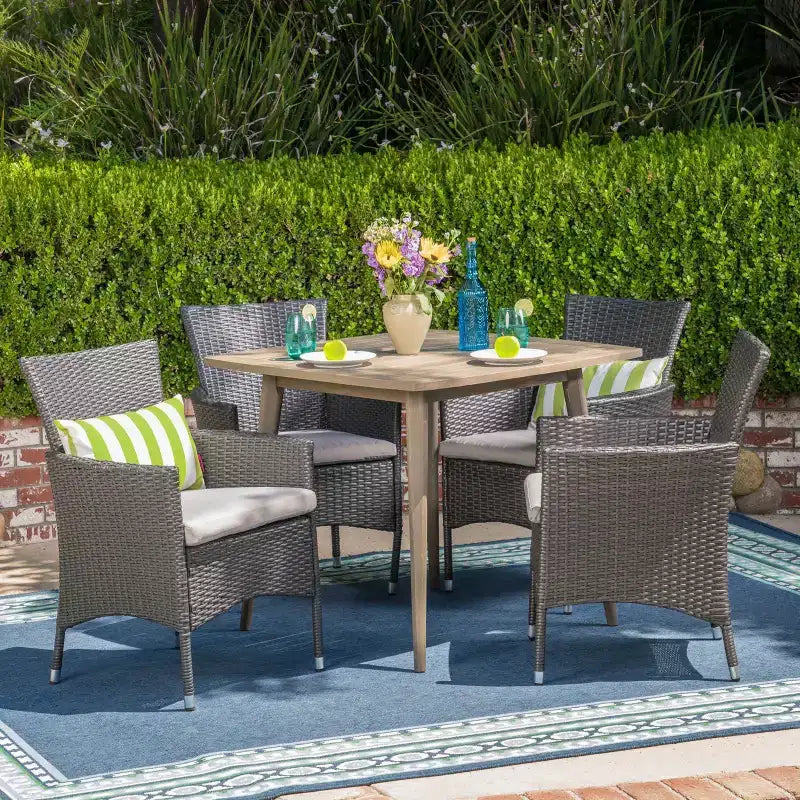 Christopher Knight Home Coronados Ensemble repas d'extérieur 5 pièces en bois d'acacia et osier avec coussins