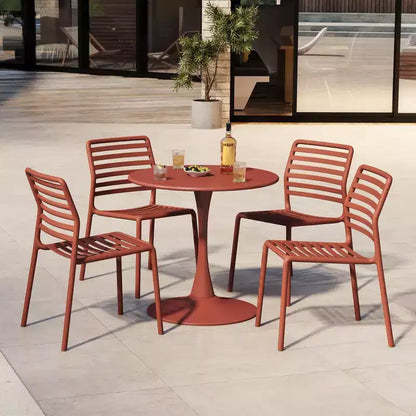 Ensemble de salle à manger d'extérieur et d'intérieur WestinTrends Playa 5 pièces avec table en métal et chaises d'appoint empilables en plastique